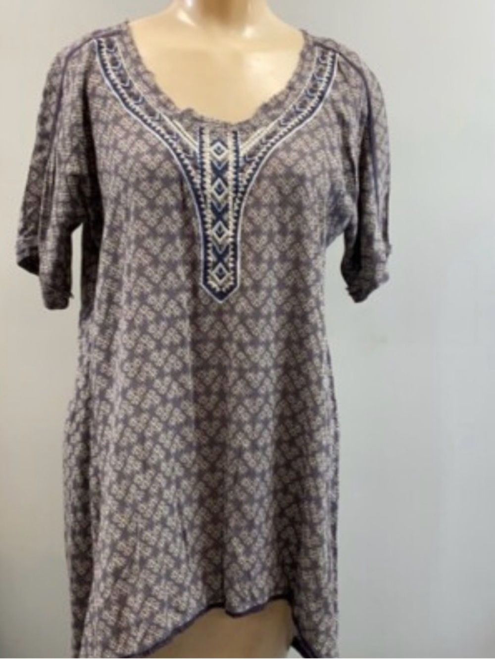 HOLDING HORSES Gray Patterned Embroidered Scoop Tunic sz:small